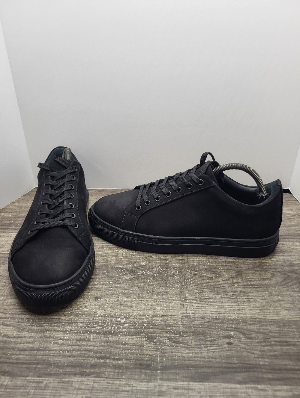 Thursday Premier Low Top Everyday Sneaker Matte Black Leather Mens Sz M 9.5 Wide